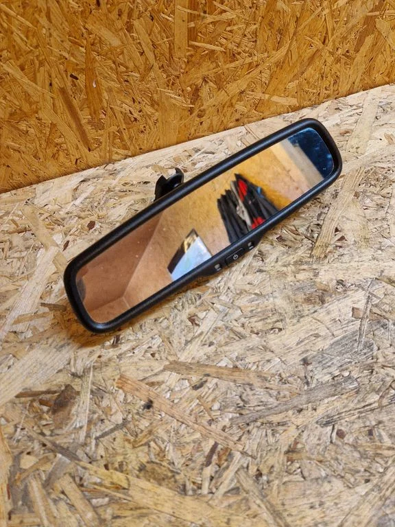 Rear view mirror (interior) E11026001