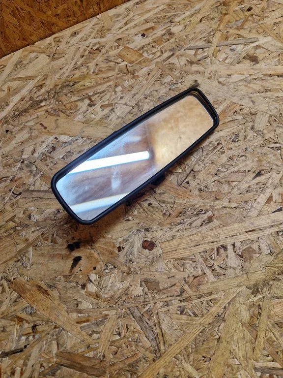 Rear view mirror (interior) E4034290