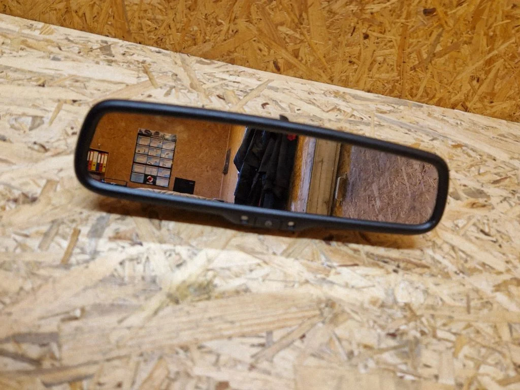 Rear view mirror (interior) 026001