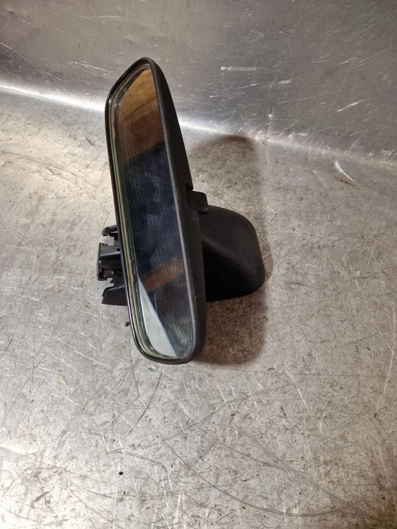 Rear view mirror (interior) E11025974