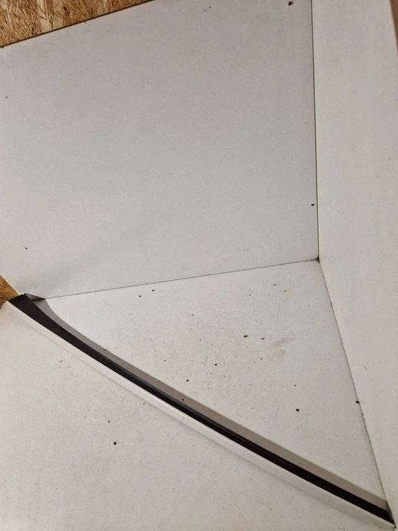 Windshield trim 861313Z000