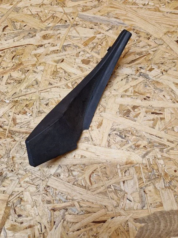 Windshield trim KD5351PB1