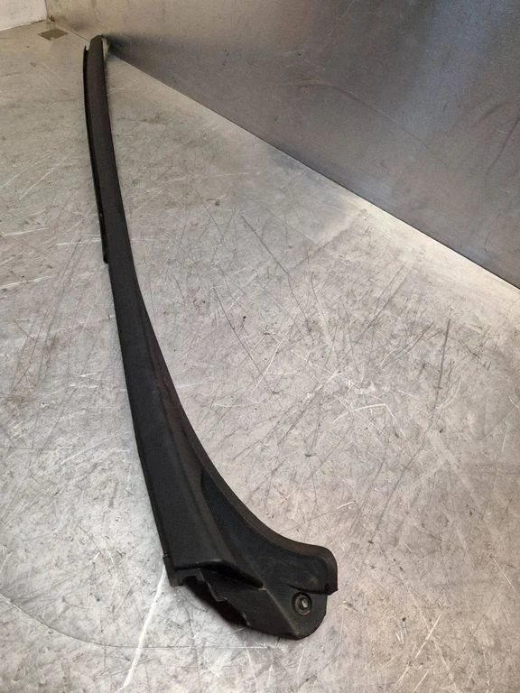 Windshield trim 727608750R
