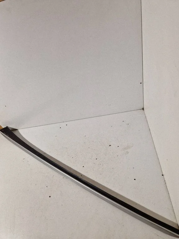 Windshield trim 861313Z000