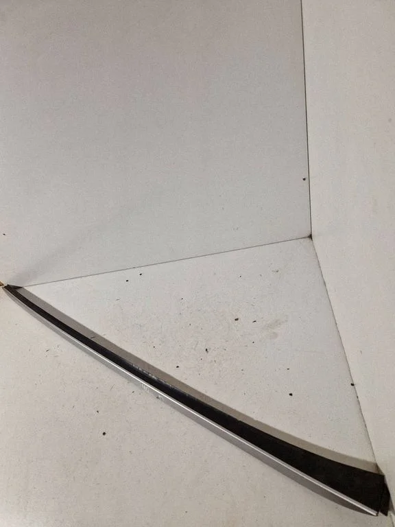 Windshield trim 861323Z000