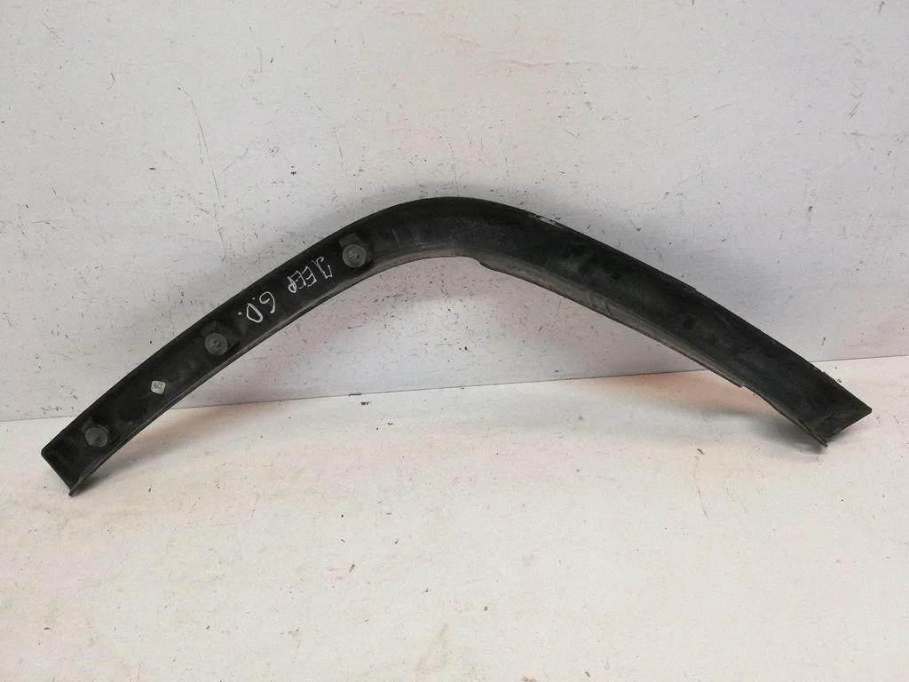 Moldings uz aizmugurējā spārna 1MP34TRMA