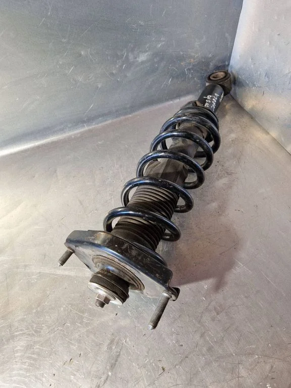 Rear shock absorber with coil spring – Toyota Corolla Verso E121 (2004-2007)
