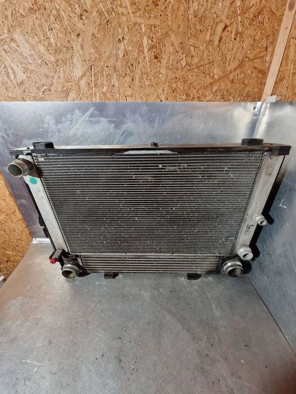 Radiaatorite komplekt – BMW 5-seeria E60 E61 (2004-2010)
