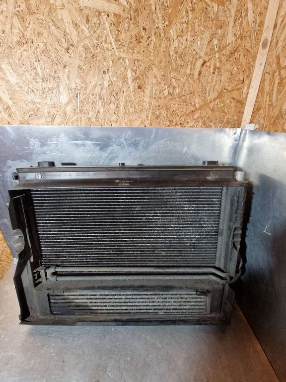Radiaatorite komplekt – BMW 5-seeria E60 E61 (2004-2010)