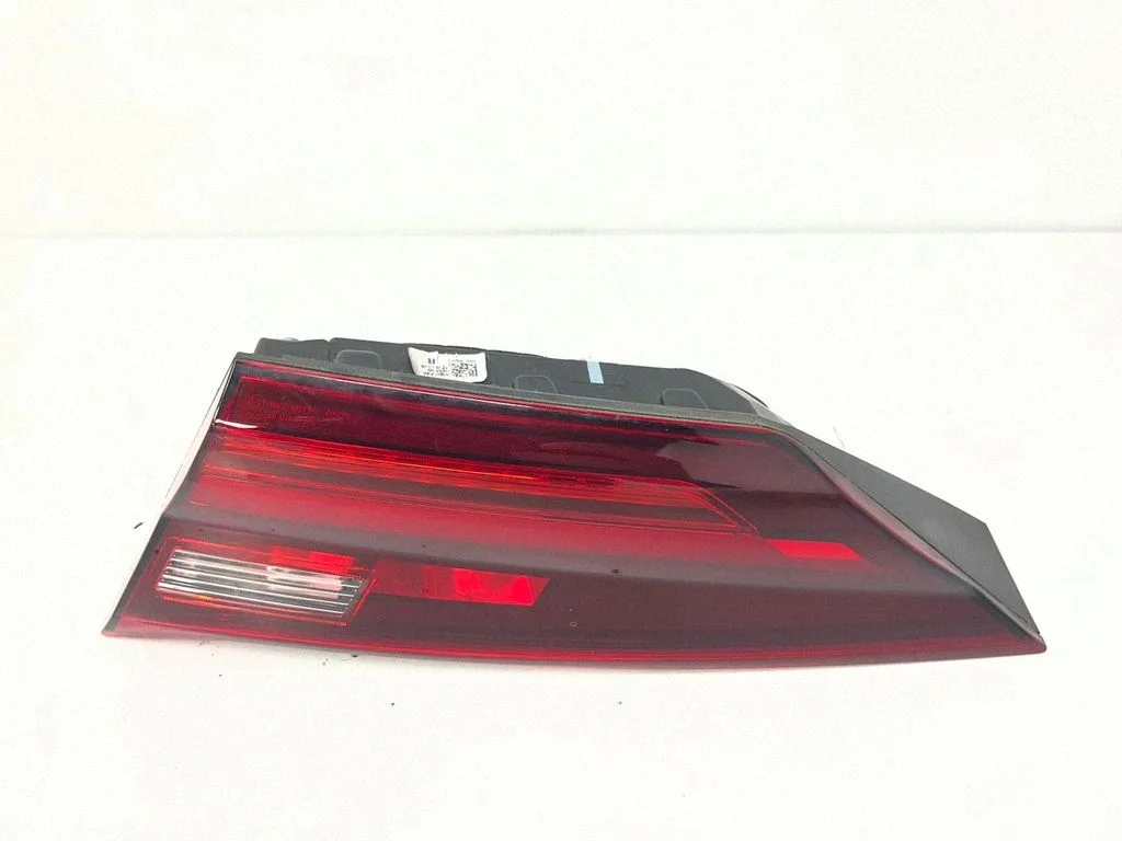Aizmugurējais lukturis bagāžnieka vākā 7450652