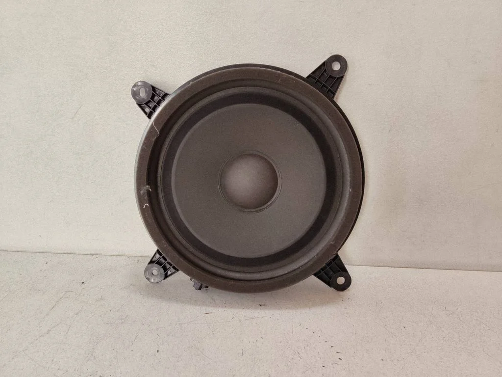 Subwoofer speaker 8615033070 – Lexus ES 300h (7th Gen) (2018-2025)