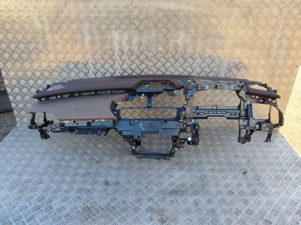 Dashboard – Lexus ES 300h (7th Gen) (2018-2025)