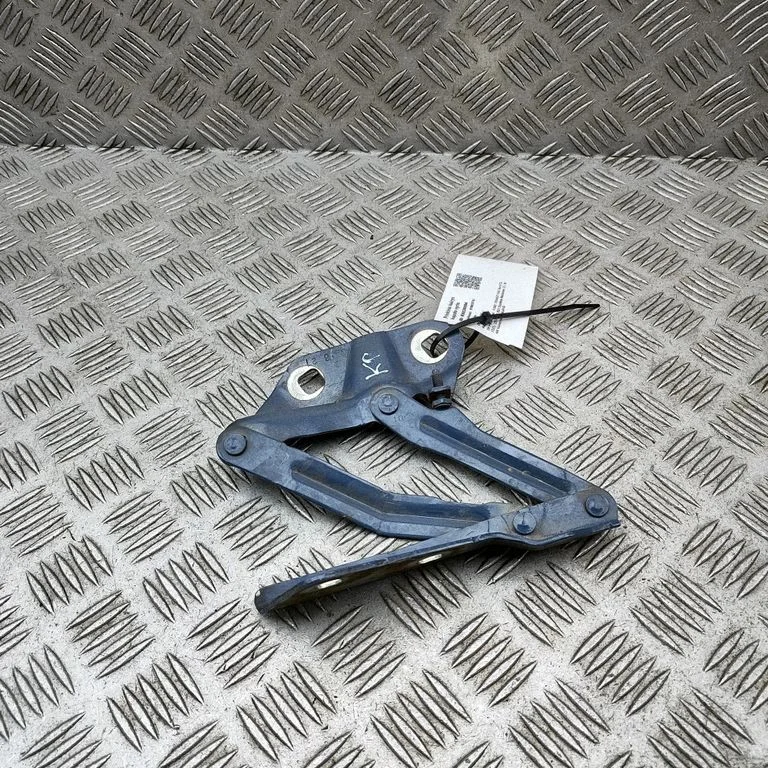 Motora pārsega eņģe (-es) KK3116801AB