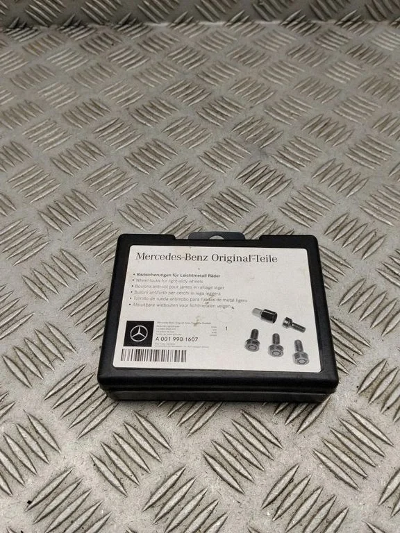 Anti-theft wheel nuts and lock – Mercedes-Benz CLA-Class C118 X118 (2019-)