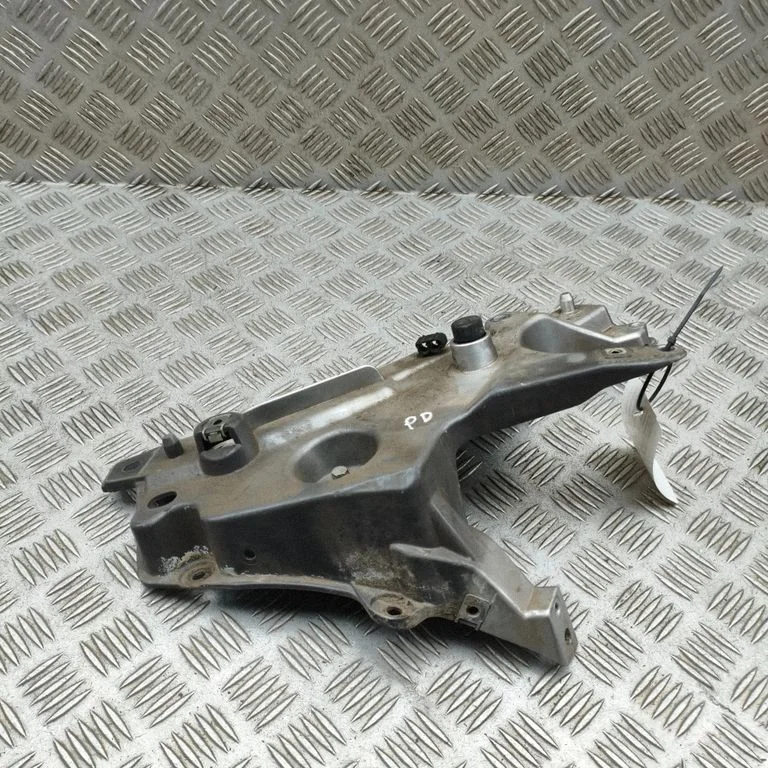 Poritiiva kinnitusklamber 31447898