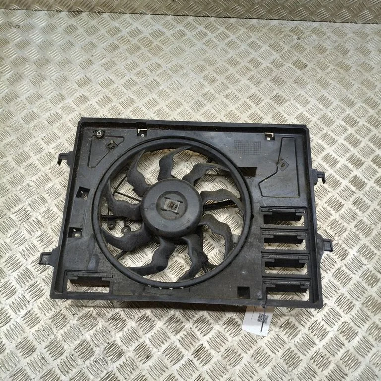 Radiator cooling fan shroud P51N15025