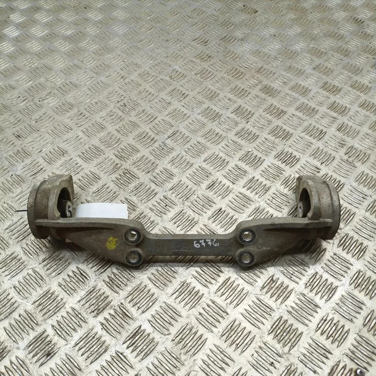 Rear differential/diff mount bracket NA5F39730