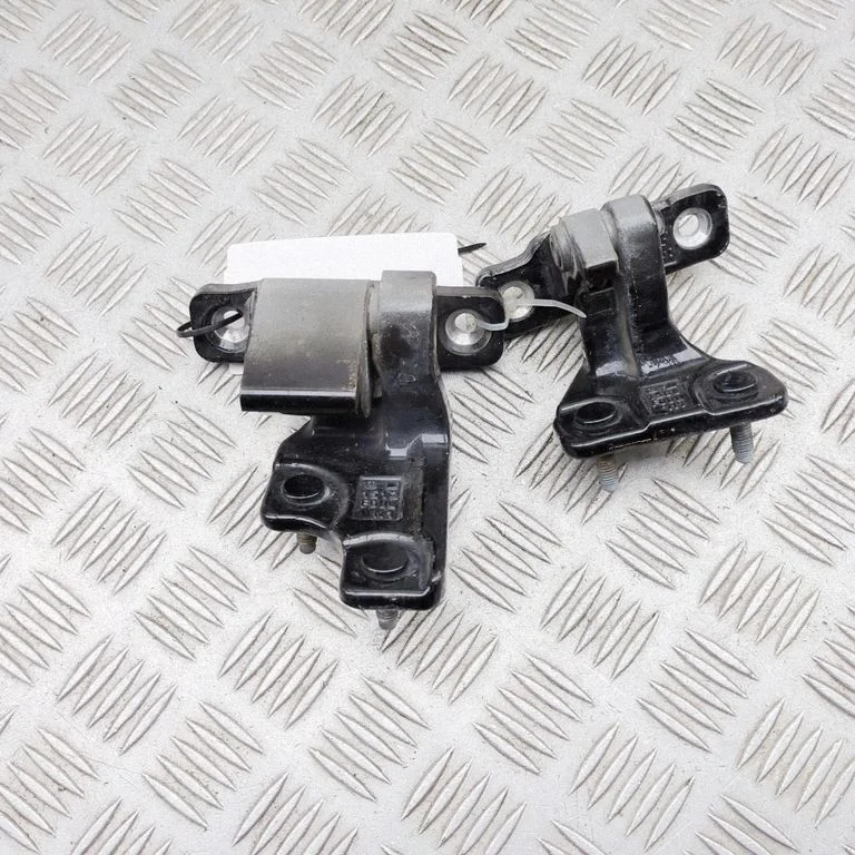 Rear door lower hinge – Mercedes-Benz C-Class W205 (2014-2021)