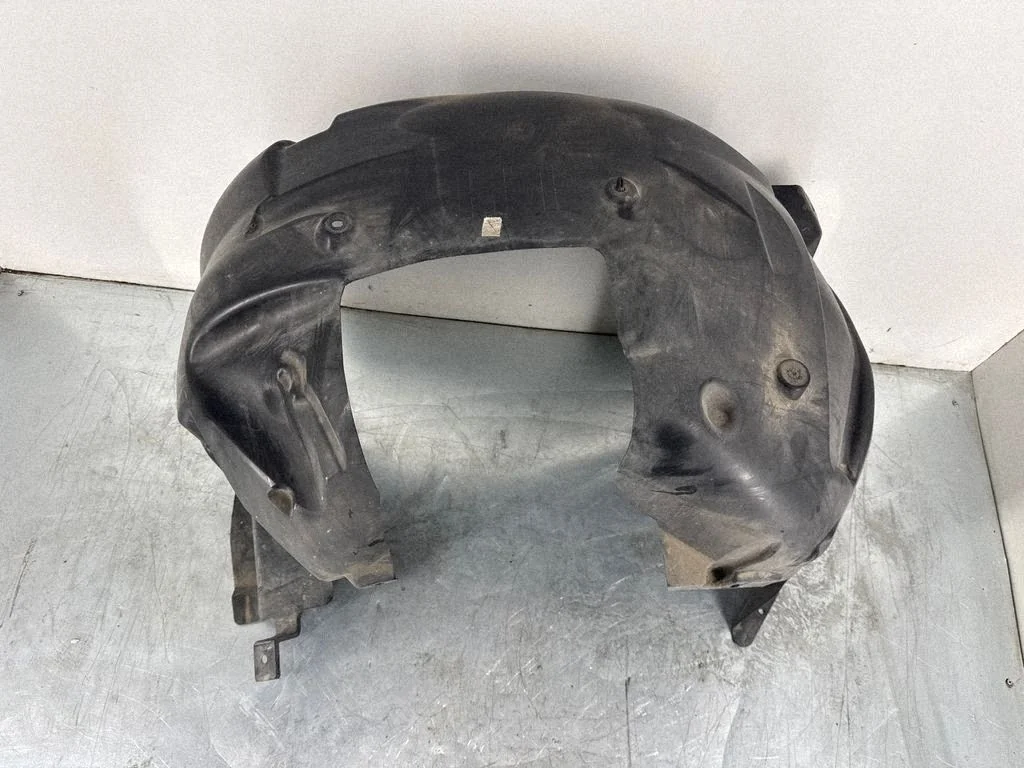 Front wheel arch liner splash guards FR3B6A563
