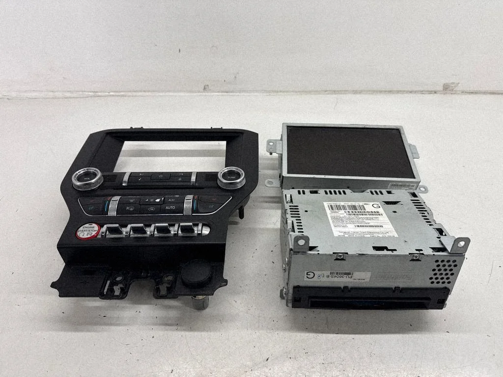Radio, odtwarzacz CD/DVD, nawigacja FR3T18B955FB