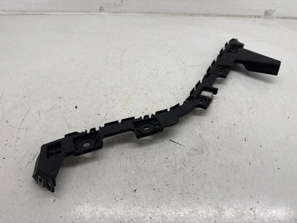 Rear bumper mounting bracket FR3B17F766AF