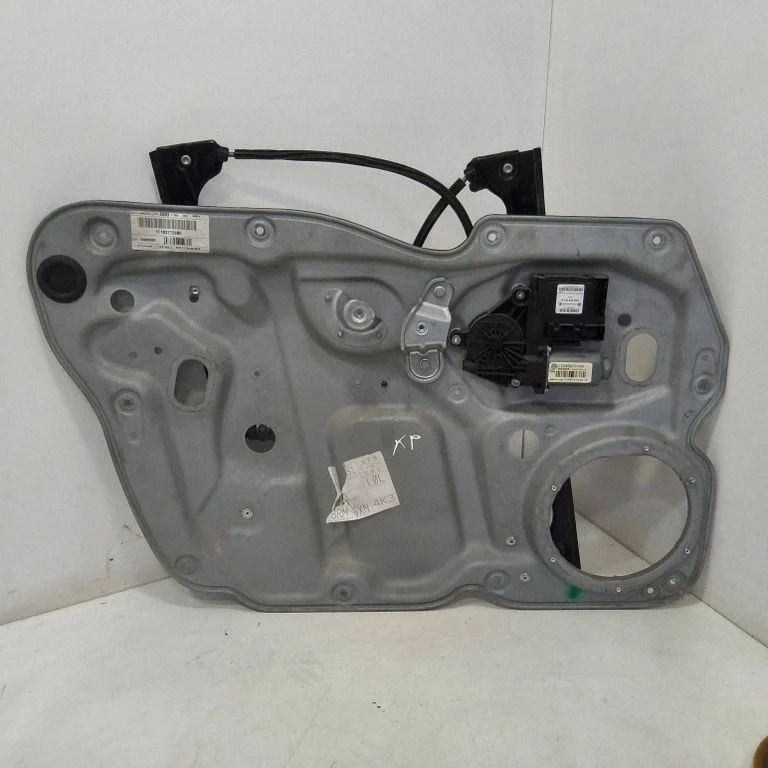 Front door window regulator with motor – Volkswagen Touran II (2010-2016)