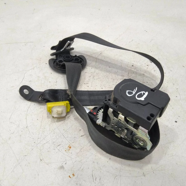 Front seatbelt – Volkswagen Touran II (2010-2016)