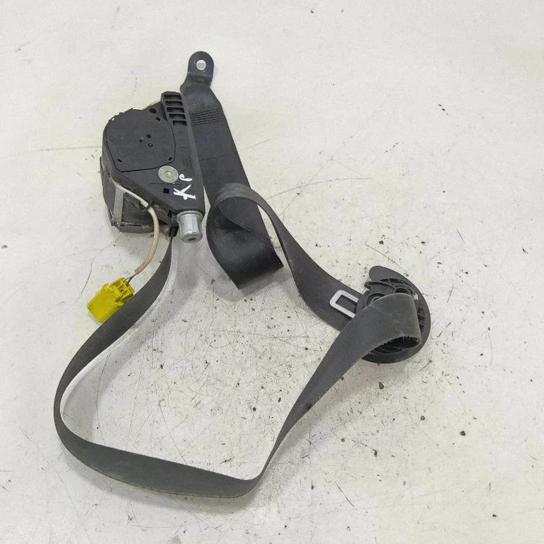 Front seatbelt – Volkswagen Touran II (2010-2016)