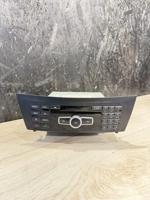 Radio/CD/DVD/GPS head unit – Mercedes-Benz C-Class AMG W204 (2007-2014)