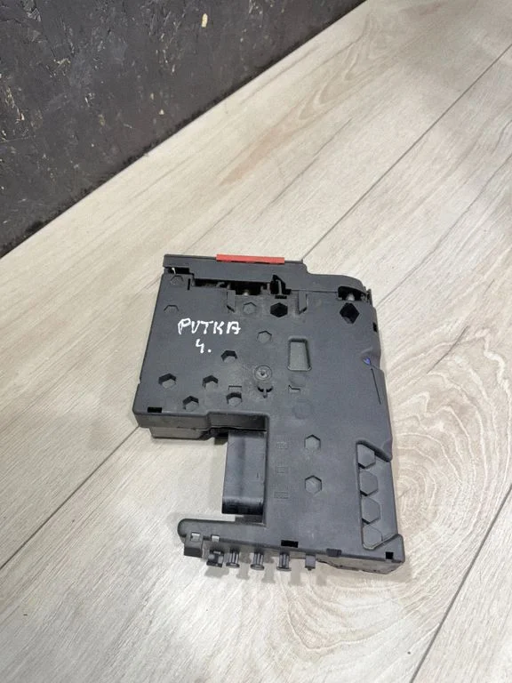 Positive wiring loom – Mercedes-Benz C-Class AMG W204 (2007-2014)