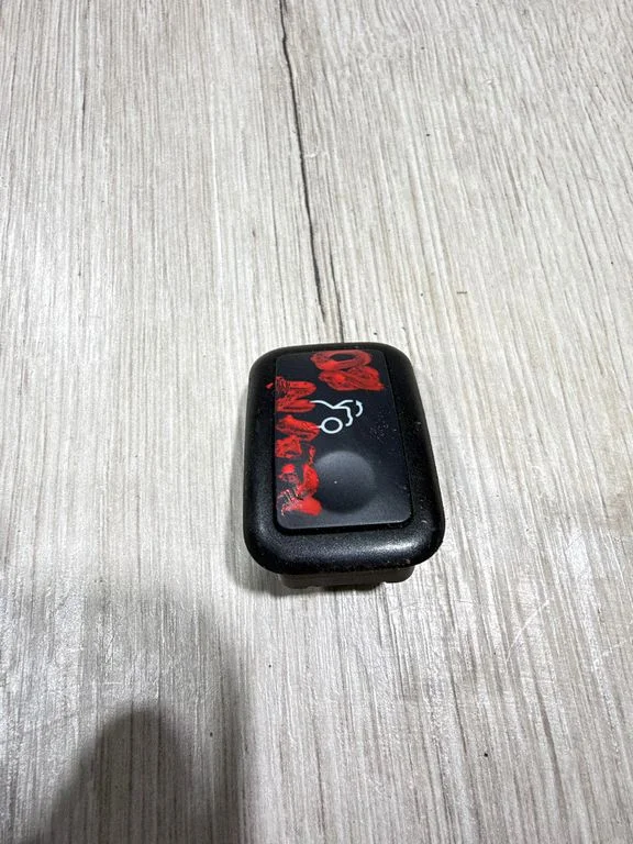 Tailgate opening switch – Mercedes-Benz C-Class AMG W204 (2007-2014)