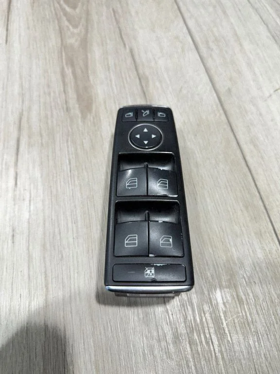 Electric window control switch – Mercedes-Benz C-Class AMG W204 (2007-2014)