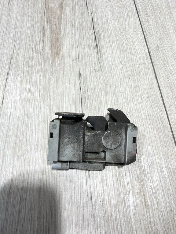 Engine bonnet/hood lock/catch – Mercedes-Benz C-Class AMG W204 (2007-2014)