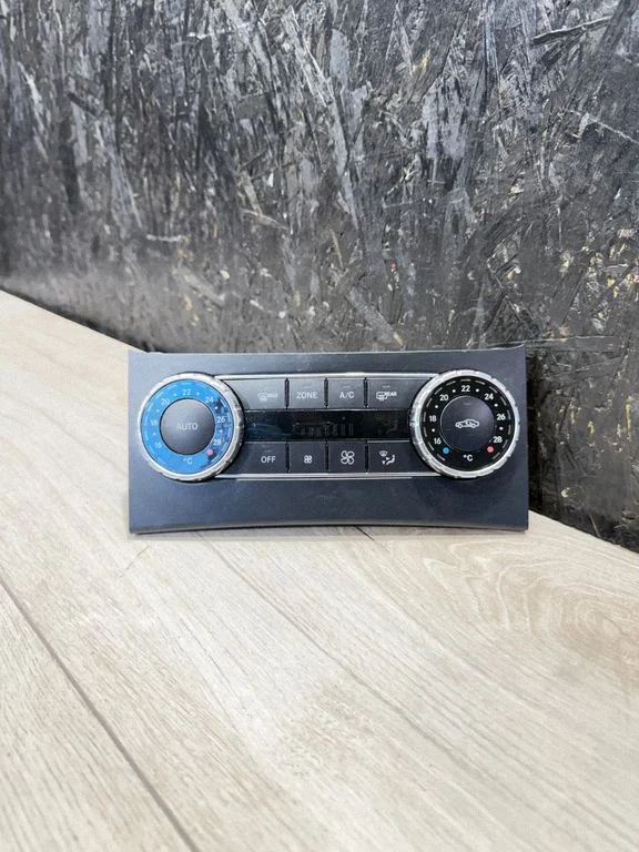 Climate control unit – Mercedes-Benz C-Class AMG W204 (2007-2014)