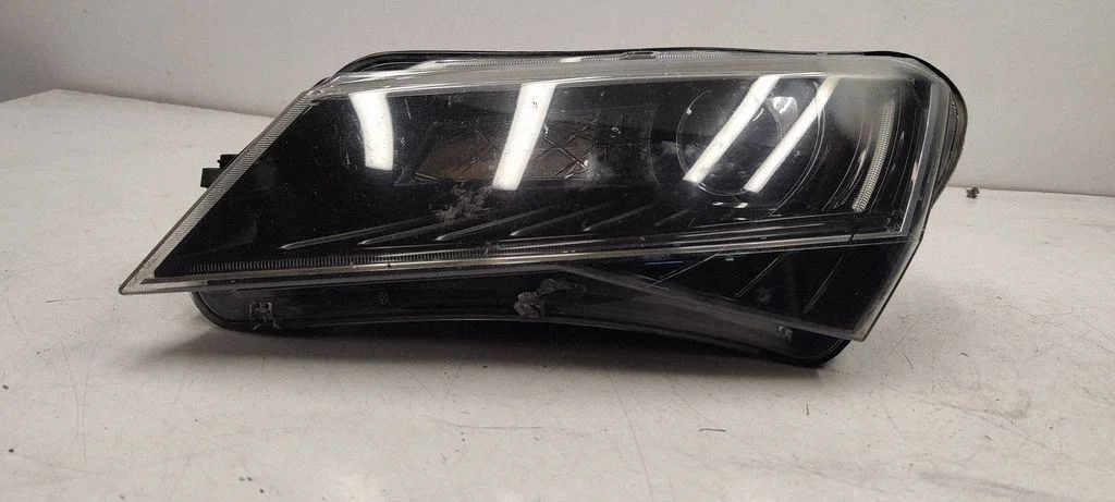 Headlight/headlamp 3V1941015B
