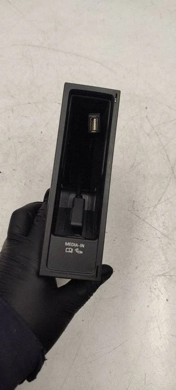USB socket connector – Volkswagen Passat CC (2008-2016)