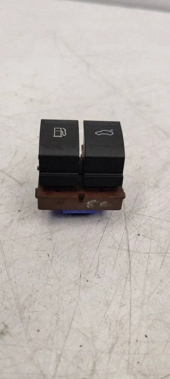 Fuel tank opening switch – Volkswagen Passat CC (2008-2016)