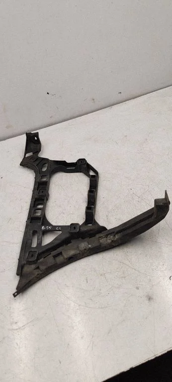 Rear bumper mounting bracket 3C8807394