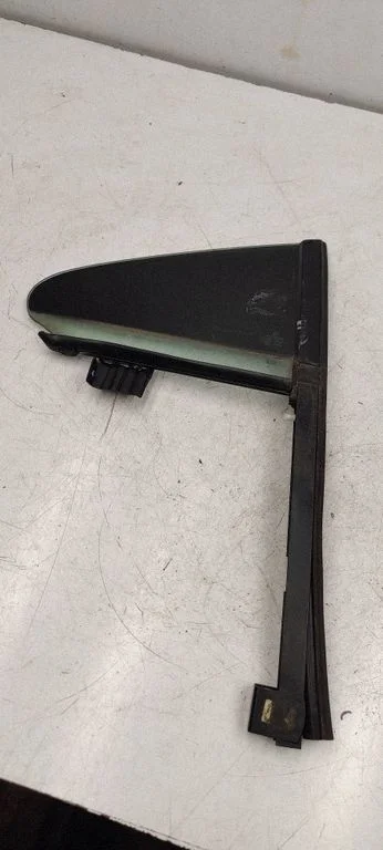 Rear vent window glass – Volkswagen Passat CC (2008-2016)