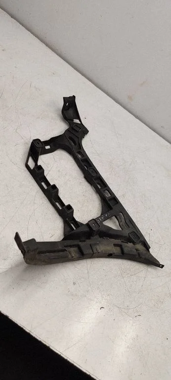 Rear bumper mounting bracket 3C8807393B