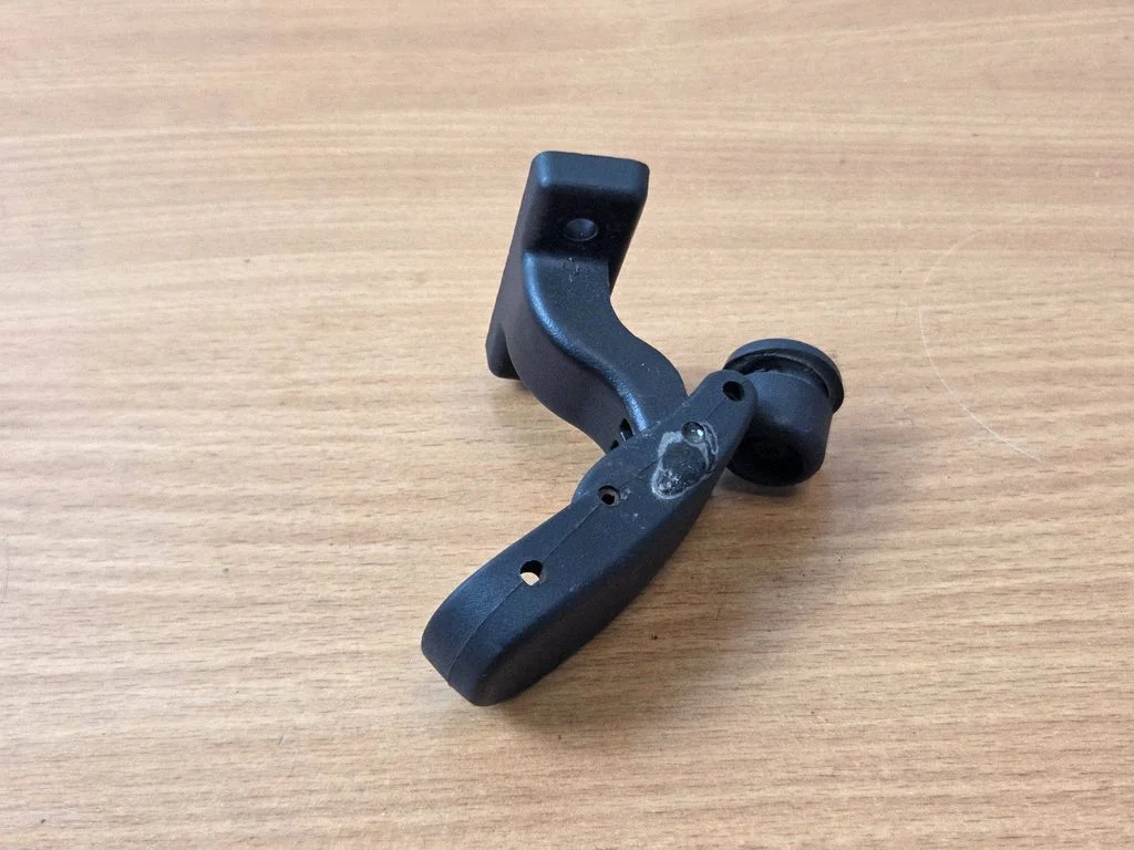 Glass fitting brackets – Peugeot Partner (2015-2018)