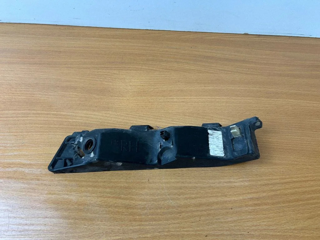 Esistange kinnitusklamber 86516F1000