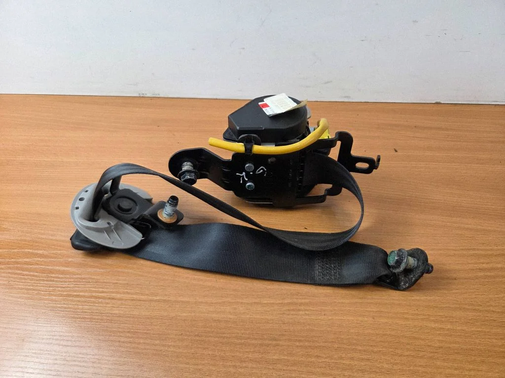 Rear seatbelt 89810F1000