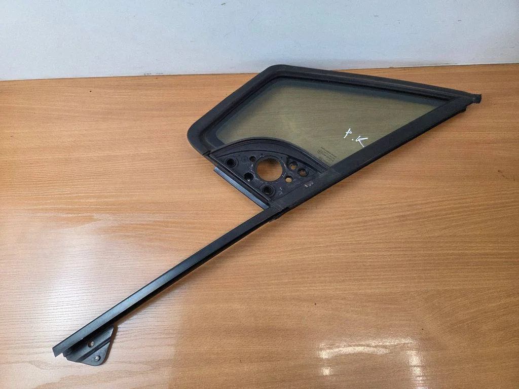 Front door vent window glass four-door – Peugeot Partner (2015-2018)