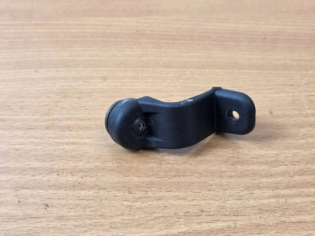 Glass fitting brackets – Peugeot Partner (2015-2018)