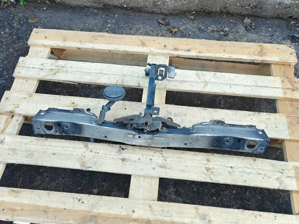 Radiator support slam panel bracket