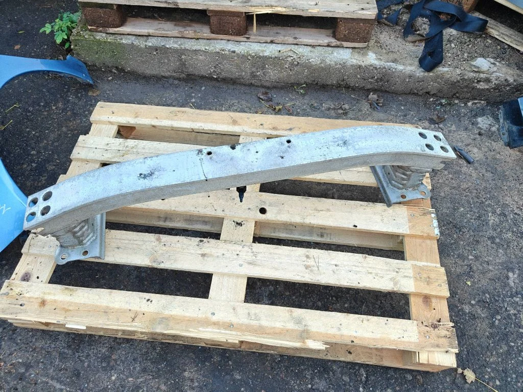 Front bumper cross member – Toyota Corolla Verso AR10 (2004-2009)