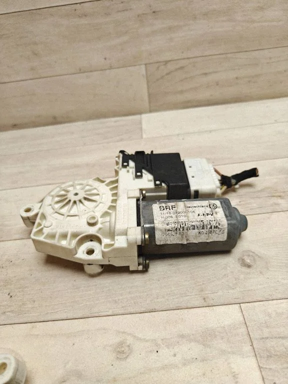 Rear door window regulator motor – Volkswagen Touran I (2003-2010)