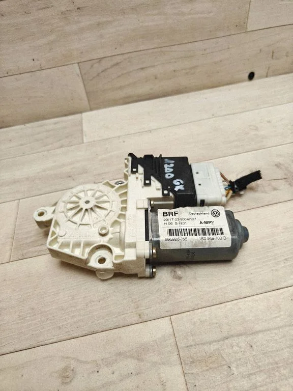 Rear door window regulator motor – Volkswagen Touran I (2003-2010)