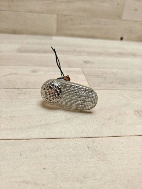 Front fender indicator light 0214350
